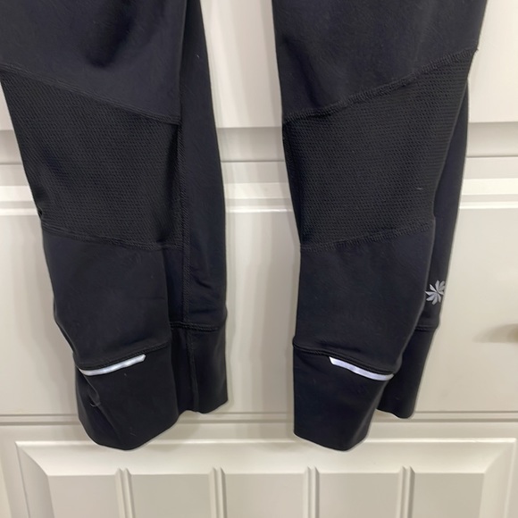 Athleta black Relay Capri cropped reflective leggings sz S EUC - Picture 6 of 8